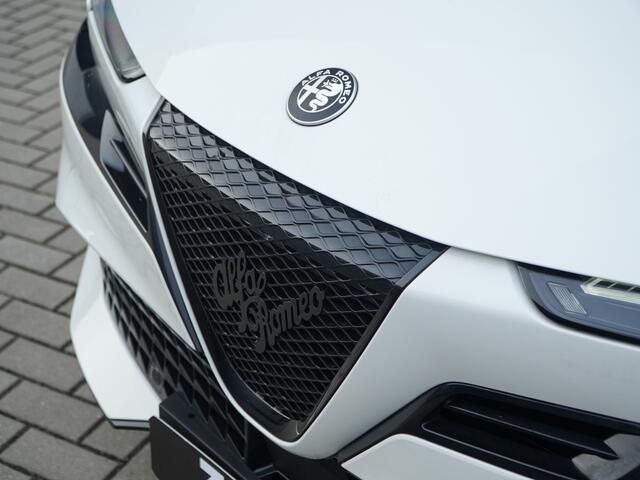 Alfa Romeo Junior 1.2 Turbo Ibrida 145 PK Sport Speciale | Pano | Techno | 18"