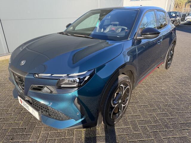 Alfa Romeo Junior 1.2 Turbo Hybrid Ibrida Sport Speciale (Stoelverwarming - Elektrische Klep - LED - 18"- Adaptieve Cruise Controle - Keyless Entry - Automatische Airco - Parkeersensoren V+A)