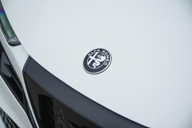 Alfa Romeo Junior 1.2 Turbo 136 PK Ibrida Speciale | Techno | Camera | Navi | Carp