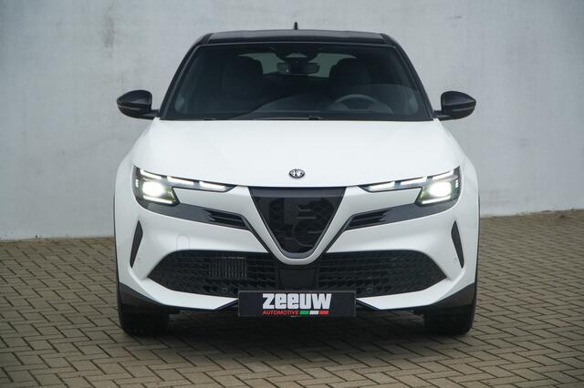 Alfa Romeo Junior 1.2 Turbo 136 PK Ibrida Speciale | Techno | Camera | Navi | Carp