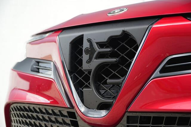 Alfa Romeo Junior Elettrica Speciale 54 kWh | Pano | Techno | 18"