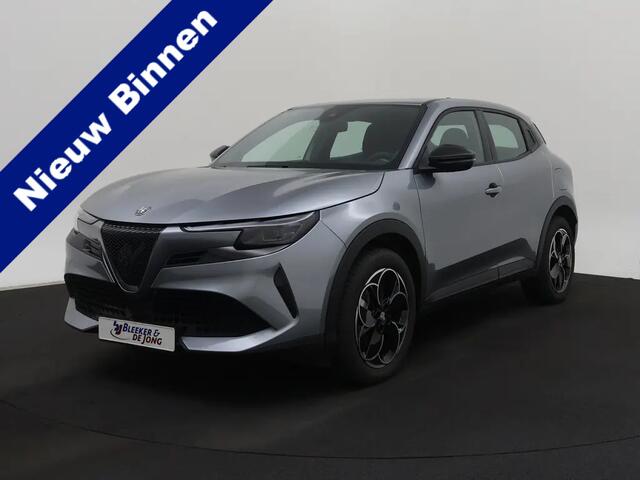 Alfa Romeo Junior Elettrica Speciale 54 kWh | ACC | Clima | LED 05-2025 10.537 KM