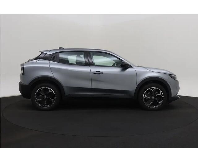 Alfa Romeo Junior Elettrica Speciale 54 kWh | ACC | Clima | LED 05-2025 10.537 KM