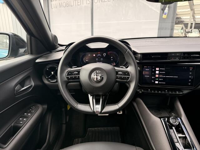 Alfa Romeo Junior 1.2 T Hybrid Speciale | 360 | 18" | Navi