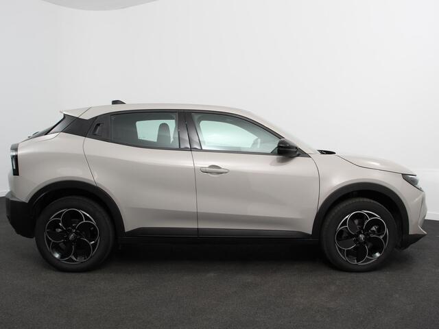 Alfa Romeo Junior Elettrica Automaat 156PK Adaptieve Cruise Control LMV 18 inch Full Led Matrix Parkeer senoren Navigatie Apple Carplay / Android auto Climate Control