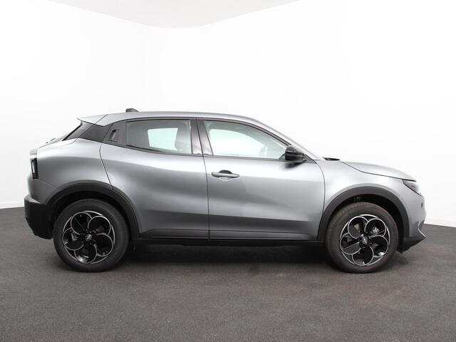 Alfa Romeo Junior Elettrica Automaat 156PK Adaptieve Cruise Control LMV 18 inch Full Led Matrix Parkeer sensoren Navigatie Apple Carplay / Android auto Climate Control