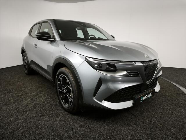 Alfa Romeo Junior Elettrica 54 kWh | Warmtepomp | SoH 97,1% | Parkeersensor | AppleCarplay AndroidAuto Navigatie | Adaptieve cruise |