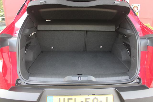 Alfa Romeo Junior ELETTRICA SPECIALE 156PK 54 kWh | PANORAMISCH SCHUIF/KANTEL DAK | BICOLOR DAK (ZWART DAK) | WARMTEPOMP | TECHNOLOGIE PAKKET (O.A. FULL LED ADAPTIVE MATRIX KOPLAMPEN/DODEHOEK DETECTIE/DRAADLOZE TELEFOONLADER/ACHTERUITRIJ CAMERA/PARKEERSENSOREN VOOR, ACHTER
