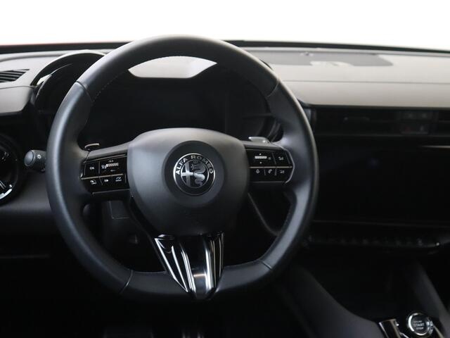 Alfa Romeo Junior 1.2 Turbo Hybrid Ibrida Speciale | Elek. Achterklep | Navigatie | Keyless | Vooruit Verwarming |