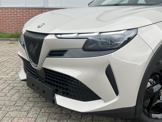 Alfa Romeo Junior 1.2 Turbo 136 PK Ibrida | Carplay | Cruise | LED | Clima | 17"