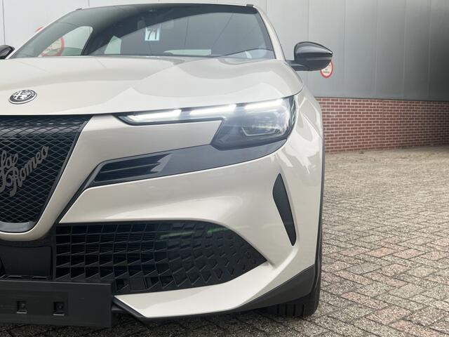 Alfa Romeo Junior 1.2 Turbo 136 PK Ibrida | Carplay | Cruise | LED | Clima | 17"