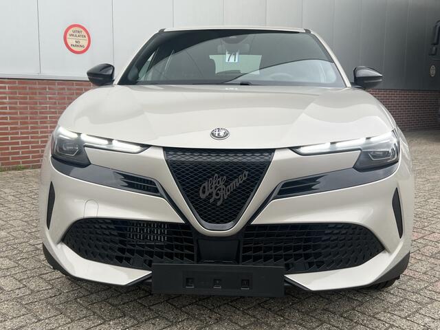 Alfa Romeo Junior 1.2 Turbo 136 PK Ibrida | Carplay | Cruise | LED | Clima | 17"