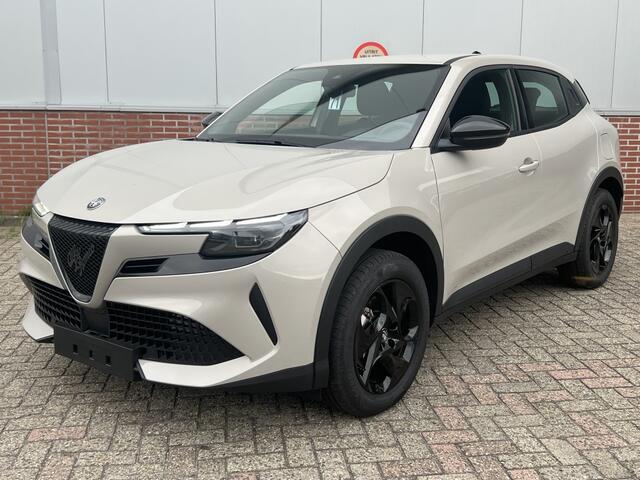 Alfa Romeo Junior 1.2 Turbo 136 PK Ibrida | Carplay | Cruise | LED | Clima | 17"