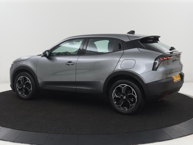 Alfa Romeo Junior Elettrica 54 kWh | SOH 97,3% | Adaptive cruise | Carplay | Full LED | Parkeerhulp | Climate control | Digital Cockpit | 18'' velgen | Keyless start