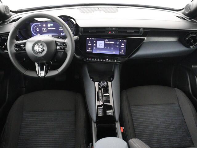 Alfa Romeo Junior Elettrica 54 kWh | SOH 97,3% | Adaptive cruise | Carplay | Full LED | Parkeerhulp | Climate control | Digital Cockpit | 18'' velgen | Keyless start