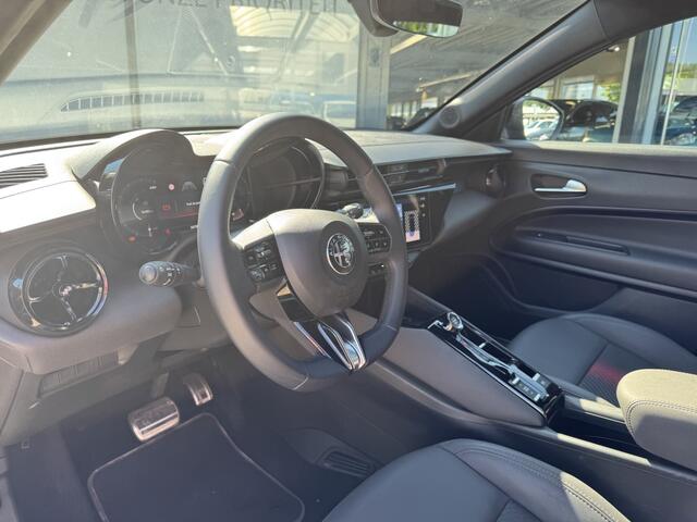 Alfa Romeo Junior 1.2 T Hybrid Ibrida Speciale | Pack Techno | Stoelverwarming