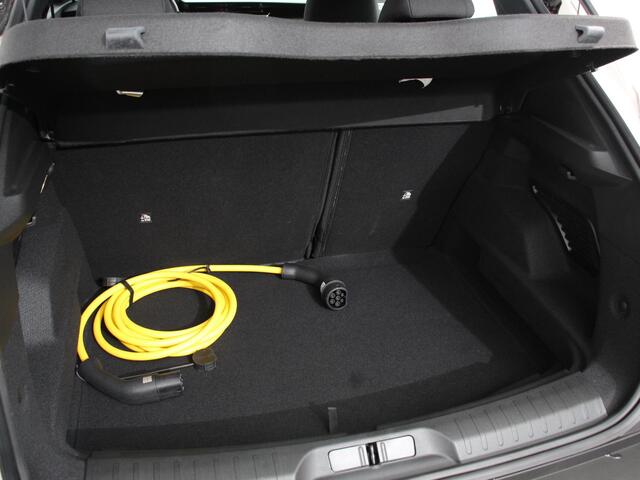 Alfa Romeo Junior Elettrica Automaat 156PK Adaptieve Cruise Control LMV 18 inch Full Led Matrix Parkeer sensoren Navigatie Apple Carplay / Android auto Climate Control