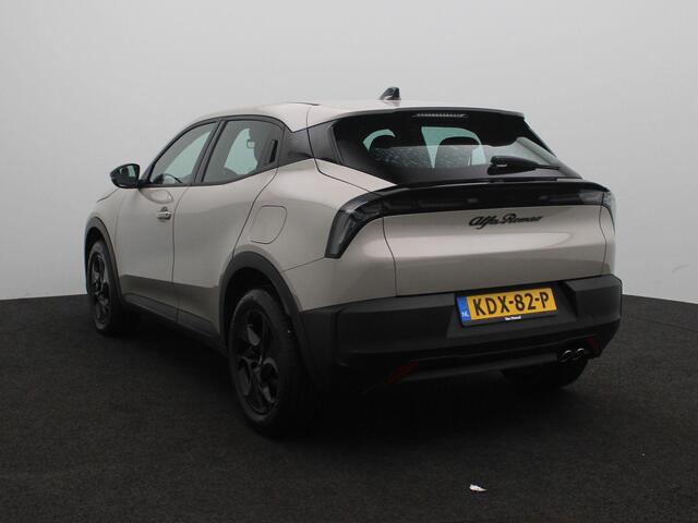 Alfa Romeo Junior 1.2 Turbo Hybrid Ibrida | Apple Carplay/Android Auto | Parkeersensoren | Climate Control | Cruise Control | Lichtmetalen Velgen |