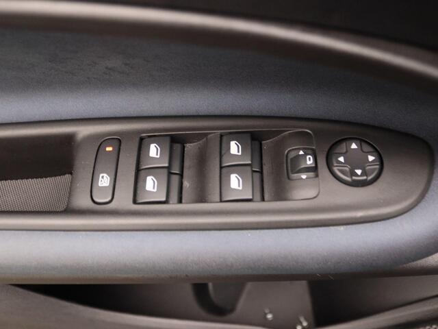 Alfa Romeo Junior Elettrica 54 kWh | Apple Carplay/Android Auto | Cruise Control | Climate Control | Lichtmetalen Velgen |