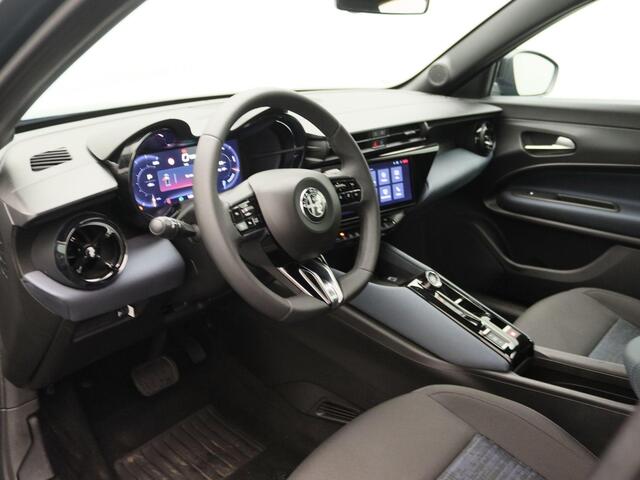 Alfa Romeo Junior Elettrica 54 kWh | Apple Carplay/Android Auto | Cruise Control | Climate Control | Lichtmetalen Velgen |
