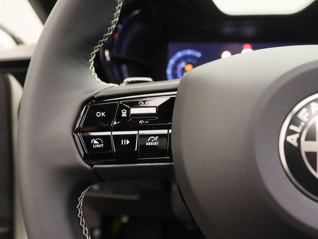 Alfa Romeo Junior 1.2 Turbo Hybrid Ibrida Sport Speciale | Alcantara | Panoramadak | Technopack