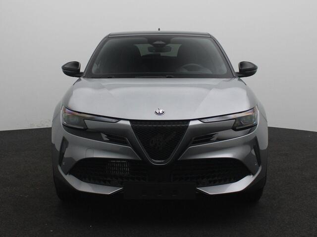Alfa Romeo Junior 1.2 Turbo Hybrid Ibrida Ti | Matrix | Panoramadak | 18" Velgen | Camera