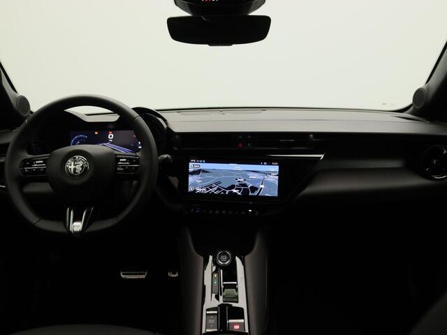 Alfa Romeo Junior 1.2 Turbo Hybrid Ibrida Ti | Matrix | Panoramadak | 18" Velgen | Camera