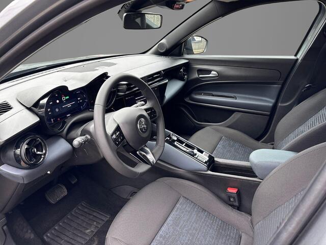 Alfa Romeo Junior Elettrica 54 kWh | Apple Carplay/Android Auto | Climate Control | Parkeersensoren | Cruise Control | Lichtmetalen Velgen 18" |