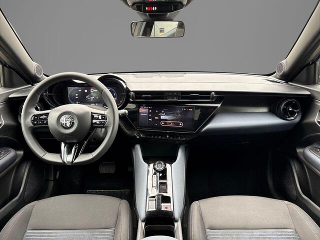 Alfa Romeo Junior Elettrica 54 kWh | Apple Carplay/Android Auto | Climate Control | Parkeersensoren | Cruise Control | Lichtmetalen Velgen 18" |