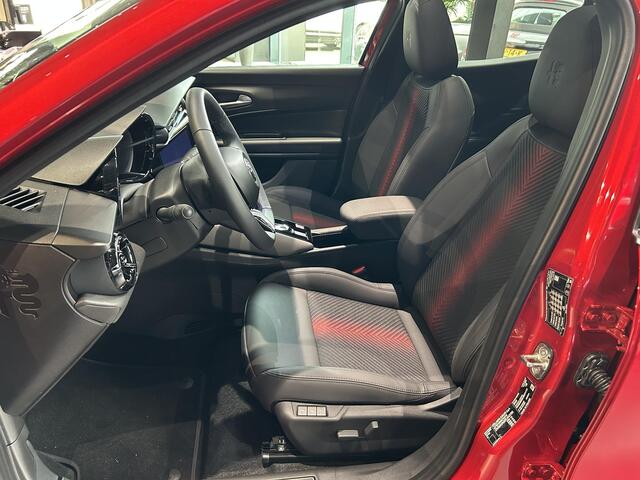 Alfa Romeo Junior Elettrica Speciale 54 kWh | Navigatie | Parkeersensoren | Camera | Elektrsich Schuifdak | LMV 18" | Cruise Controle | Climate controle |