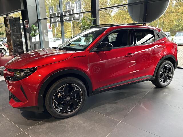 Alfa Romeo Junior Elettrica Speciale 54 kWh | Navigatie | Parkeersensoren | Camera | Elektrsich Schuifdak | LMV 18" | Cruise Controle | Climate controle |