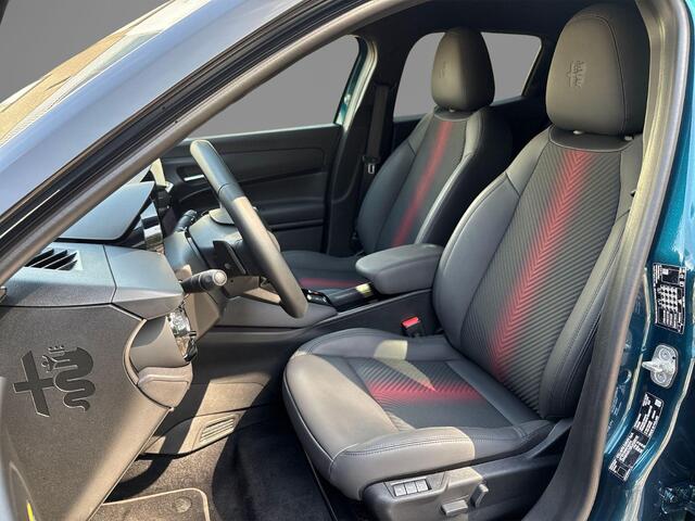 Alfa Romeo Junior 1.2 Turbo Hybrid Ibrida Speciale | Navigatie | Parkeersensoren | Camera | Apple Carplay/Android Auto | LMV 18"| Cimate Control | Cruise control |