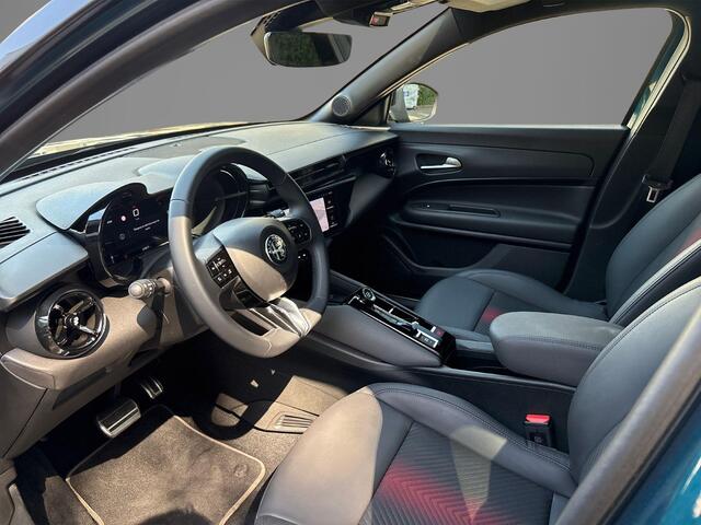 Alfa Romeo Junior 1.2 Turbo Hybrid Ibrida Speciale | Navigatie | Parkeersensoren | Camera | Apple Carplay/Android Auto | LMV 18"| Cimate Control | Cruise control |