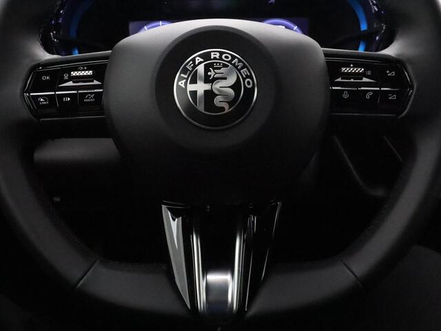 Alfa Romeo Junior Elettrica Speciale 54 kWh | Navigatie | Parkeersensoren | Camera | Stoelverwarming | Warmtepomp | LMV 18"|