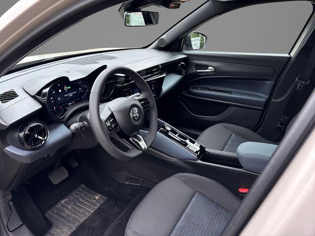 Alfa Romeo Junior Elettrica 54 kWh | Apple Carplay/Android Auto | Climate Control | Parkeersensoren | Cruise Control | Lichtmetalen Velgen 18" |