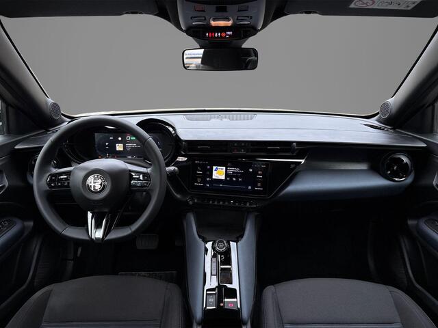 Alfa Romeo Junior Elettrica 54 kWh | Apple Carplay/Android Auto | Climate Control | Parkeersensoren | Cruise Control | Lichtmetalen Velgen 18" |