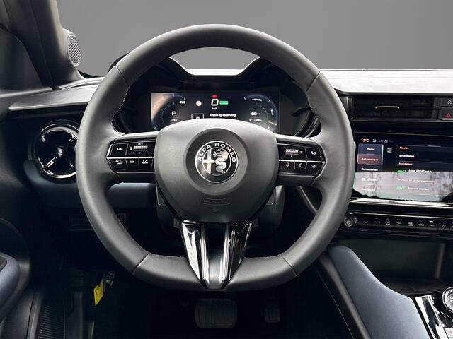 Alfa Romeo Junior Elettrica 54 kWh | Apple Carplay/Android Auto | Climate Control | Parkeersensoren | Cruise Control | Lichtmetalen Velgen 18" |