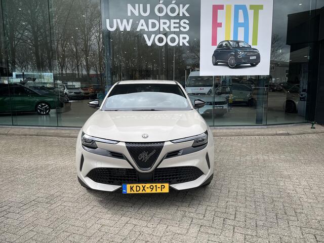 Alfa Romeo Junior 1.2 Turbo Hybrid Ibrida | Carplay | Adaptive cruisecontrol |