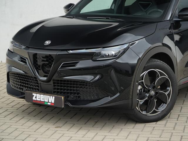 Alfa Romeo Junior 1.2 Turbo 145 PK Ibrida Speciale | Schuifdak | Sabelt | Techno | 18"