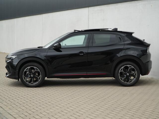 Alfa Romeo Junior 1.2 Turbo 145 PK Ibrida Speciale | Schuifdak | Sabelt | Techno | 18"