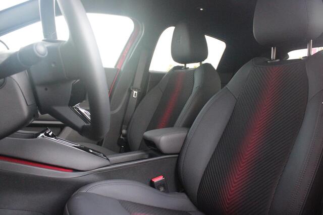 Alfa Romeo Junior 1.2 145PK AUTOMAAT Hybrid IBRIDA TI | PACK TECH LITE: (LED MATRIX KOPLAMPEN, DODEHOEK DETECTIE, ELEKTRISCH BEDIENBARE ACHTERKLEP, KEYLESS ENTRY, ACHTERUITRIJ CAMERA, PARKEERSENSOREN VOOR ACHTER EN ZIJKANT, DRAADLOZE TELEFOONLADER, LANE ASSIST, ADAPTIVE CRUISE CONTROL) | PACK TI: (ELEKTRISCH BEDIENBARE BESTUUDERSSTOEL, VERKEERSBORDEN WEERGAVE, GETINTE ACHTERRUITEN, SFEER VERLICHTING, GLANZEND ZWARTE BODYKIT, 10,25" TOUCHSCREEN, LEDEREN STUURWIEL, VERSTELBARE KOFFERVLOER OP 3 NIVEAUS) | 18" LICHTMETALEN VELGEN "FORI" | BRERA RED MET ZWART DAK | DRAADLOZE APPLE CARPLAY/ANDROID AUTO | NAVIGATIE | MASSAGE FUNCTIE OP DE BESTUURDERSSTOEL | STOEL VERWARMING |