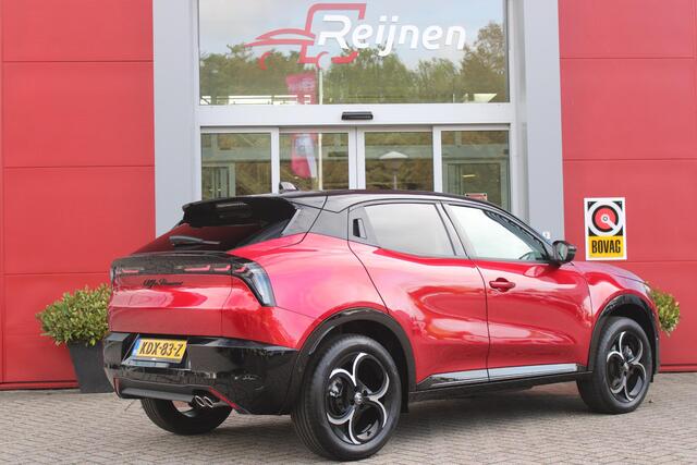Alfa Romeo Junior 1.2 145PK AUTOMAAT Hybrid IBRIDA TI | PACK TECH LITE: (LED MATRIX KOPLAMPEN, DODEHOEK DETECTIE, ELEKTRISCH BEDIENBARE ACHTERKLEP, KEYLESS ENTRY, ACHTERUITRIJ CAMERA, PARKEERSENSOREN VOOR ACHTER EN ZIJKANT, DRAADLOZE TELEFOONLADER, LANE ASSIST, ADAPTIVE CRUISE CONTROL) | PACK TI: (ELEKTRISCH BEDIENBARE BESTUUDERSSTOEL, VERKEERSBORDEN WEERGAVE, GETINTE ACHTERRUITEN, SFEER VERLICHTING, GLANZEND ZWARTE BODYKIT, 10,25" TOUCHSCREEN, LEDEREN STUURWIEL, VERSTELBARE KOFFERVLOER OP 3 NIVEAUS) | 18" LICHTMETALEN VELGEN "FORI" | BRERA RED MET ZWART DAK | DRAADLOZE APPLE CARPLAY/ANDROID AUTO | NAVIGATIE | MASSAGE FUNCTIE OP DE BESTUURDERSSTOEL | STOEL VERWARMING |