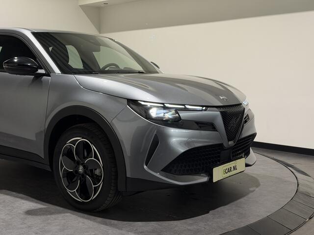 Alfa Romeo Junior Elettrica 54 kWh | Warmtepomp | ACC met stop & go | Apple CarPlay - Android Auto