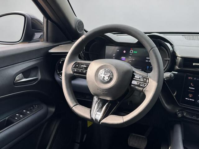 Alfa Romeo Junior Elettrica 54 kWh | 1 fase | Accu 98% | 18 inch | Prijs is rijklaar