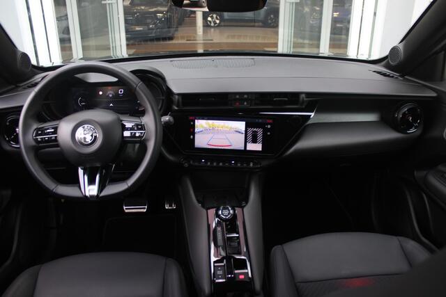 Alfa Romeo Junior 1.2 145PK AUTOMAAT Hybrid IBRIDA TI | TECHNO PACK: (LED MATRIX KOPLAMPEN, DRAADLOZE TELEFOONLADER, DODEHOEK DETECTIE, PARKEERSENSOREN VOOR ACHTER EN ZIJKANT, NAVIGATIE, ELEKTRISCH BEDIENBARE ACHTERKLEP, KEYLESS ENTRY, ADAPTIVE CRUISE CONTROL, ACHTERUITRIJ CAMERA) | PACK TI: (ELEKTRISCH BEDIENBARE BESTUUDERSSTOEL, VERKEERSBORDEN WEERGAVE, GETINTE ACHTERRUITEN, SFEER VERLICHTING, GLANZEND ZWARTE BODYKIT, 10,25" TOUCHSCREEN, LEDEREN STUURWIEL, VERSTELBARE KOFFERVLOER OP 3 NIVEAUS) | 18" LICHTMETALEN VELGEN "FORI" | DRAADLOZE APPLE CARPLAY/ANDROID AUTO | MASSAGE FUNCTIE OP DE BESTUURDERSSTOEL | STOEL VERWARMING | VOORRUIT VERWARMING |