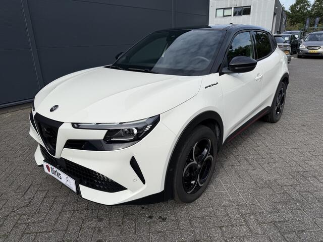 Alfa Romeo Junior 1.2 Turbo Hybrid Ibrida Speciale (Elektrische Klep - LED - Keyless Entry - Parkeersensoren V+A - Stoelverwarming - Adaptieve Cruise Controle - Camera - 18")