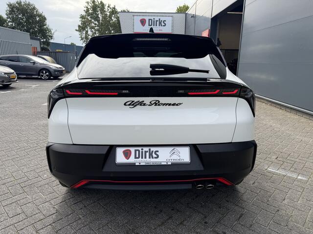 Alfa Romeo Junior 1.2 Turbo Hybrid Ibrida Speciale (Elektrische Klep - LED - Keyless Entry - Parkeersensoren V+A - Stoelverwarming - Adaptieve Cruise Controle - Camera - 18")