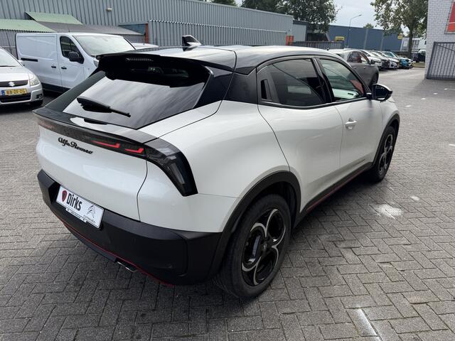 Alfa Romeo Junior 1.2 Turbo Hybrid Ibrida Speciale (Elektrische Klep - LED - Keyless Entry - Parkeersensoren V+A - Stoelverwarming - Adaptieve Cruise Controle - Camera - 18")