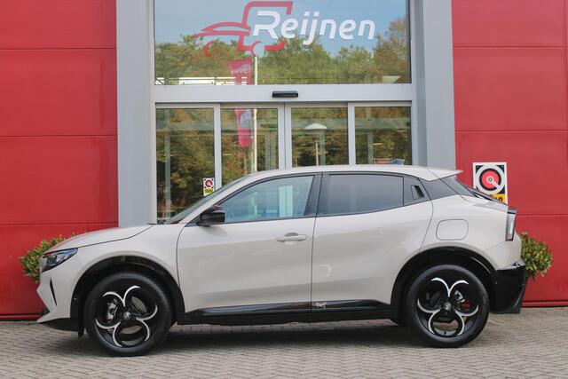 Alfa Romeo Junior 1.2 145PK AUTOMAAT Hybrid IBRIDA TI | TECHNO PACK: (LED MATRIX KOPLAMPEN, DRAADLOZE TELEFOONLADER, DODEHOEK DETECTIE, PARKEERSENSOREN VOOR ACHTER EN ZIJKANT, NAVIGATIE, ELEKTRISCH BEDIENBARE ACHTERKLEP, KEYLESS ENTRY, ADAPTIVE CRUISE CONTROL, ACHTERUITRIJ CAMERA) | PACK TI: (ELEKTRISCH BEDIENBARE BESTUUDERSSTOEL, VERKEERSBORDEN WEERGAVE, GETINTE ACHTERRUITEN, SFEER VERLICHTING, GLANZEND ZWARTE BODYKIT, 10,25" TOUCHSCREEN, LEDEREN STUURWIEL, VERSTELBARE KOFFERVLOER OP 3 NIVEAUS) | 18" LICHTMETALEN VELGEN "FORI" | DRAADLOZE APPLE CARPLAY/ANDROID AUTO | MASSAGE FUNCTIE OP DE BESTUURDERSSTOEL | STOEL VERWARMING | VOORRUIT VERWARMING | – foto 3