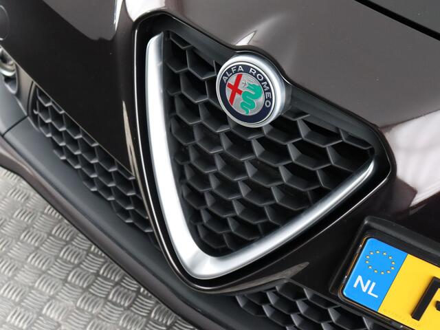 Alfa Romeo MITO 0.9 TwinAir ECO Super (Nl-Auto / Navi / Cruise / PDC)